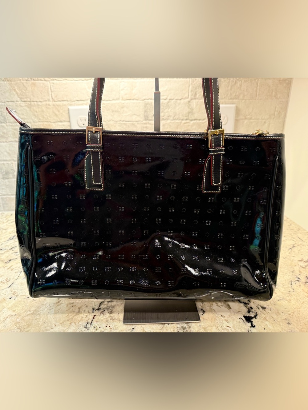 Arcadia EUC Black Patent Tote w/Embossed Logo - Picture 2 of 7